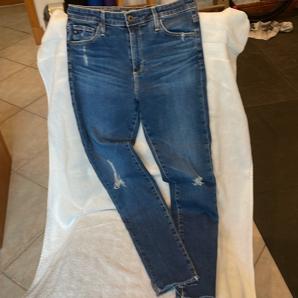 AG The Farrah Skinny Ankle Jeans. High rise skinny ankle ..lots of stretch. 28R - Picture 4 of 13